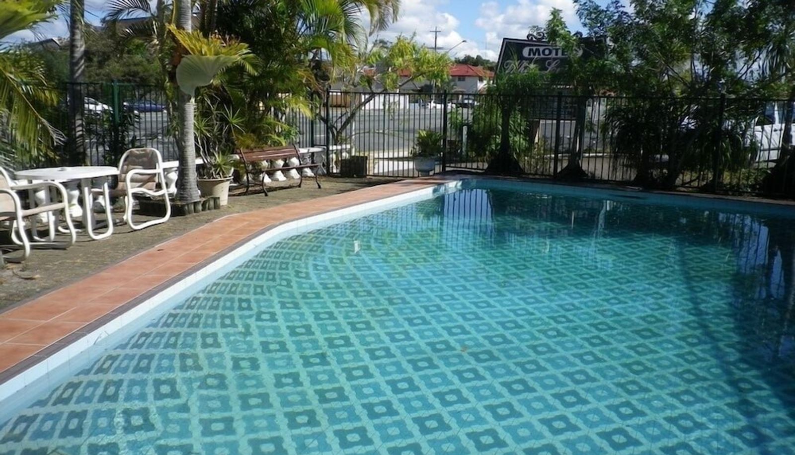 Pool - White Lanterns Motel