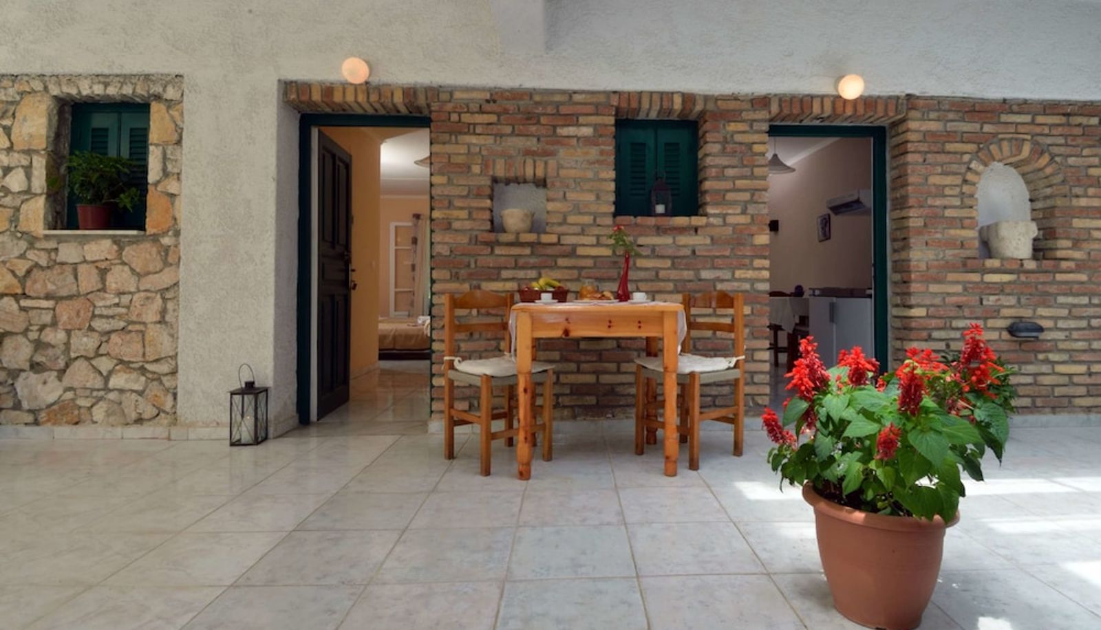 Hall - Damaskis Studios a Small Complex in Kassiopi