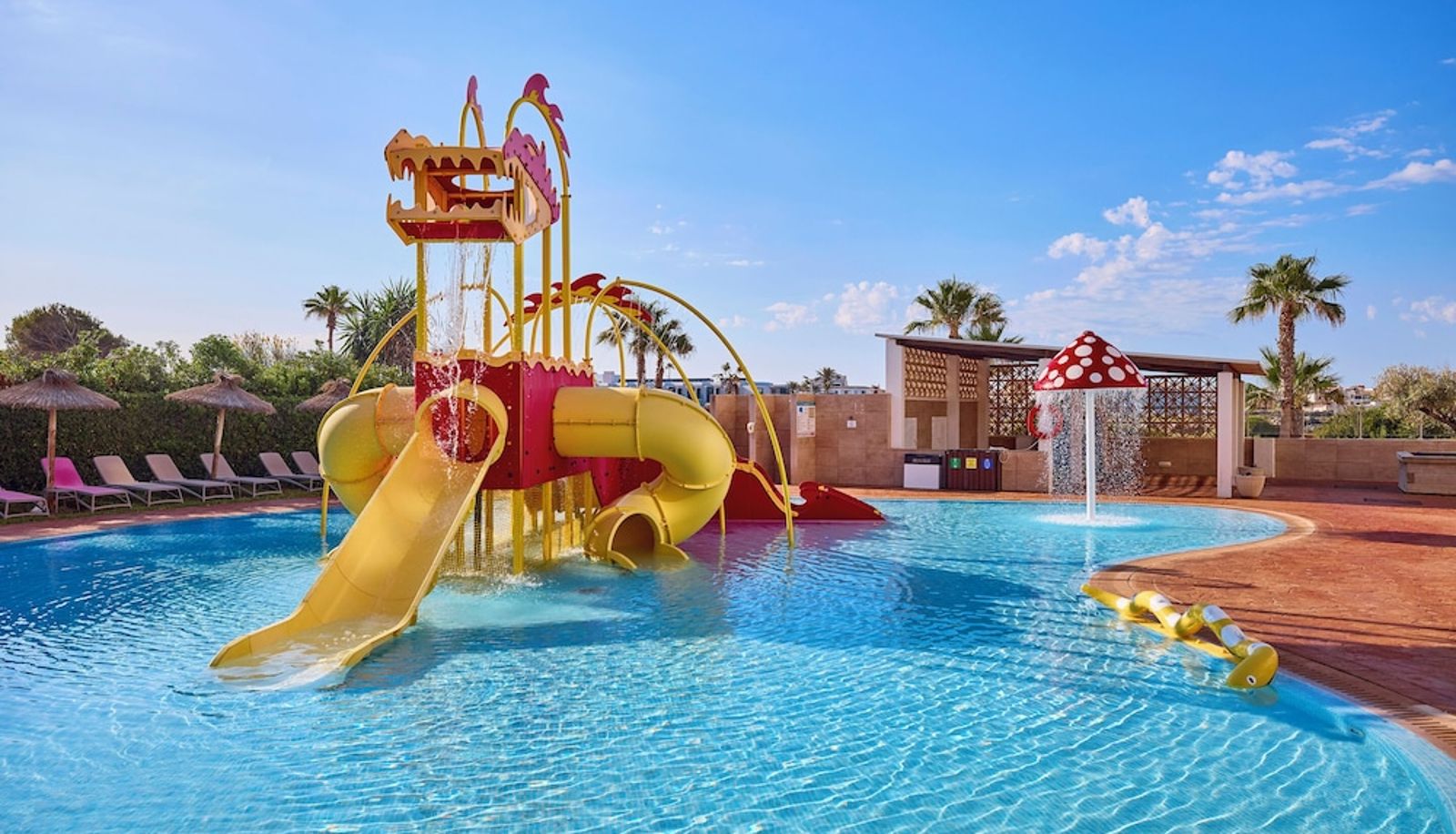 Pool - Universal Hotel Romantica