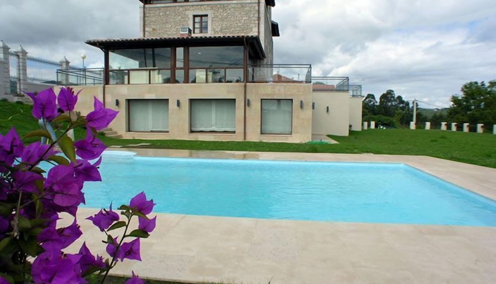 Piscina - Hotel Villadesella