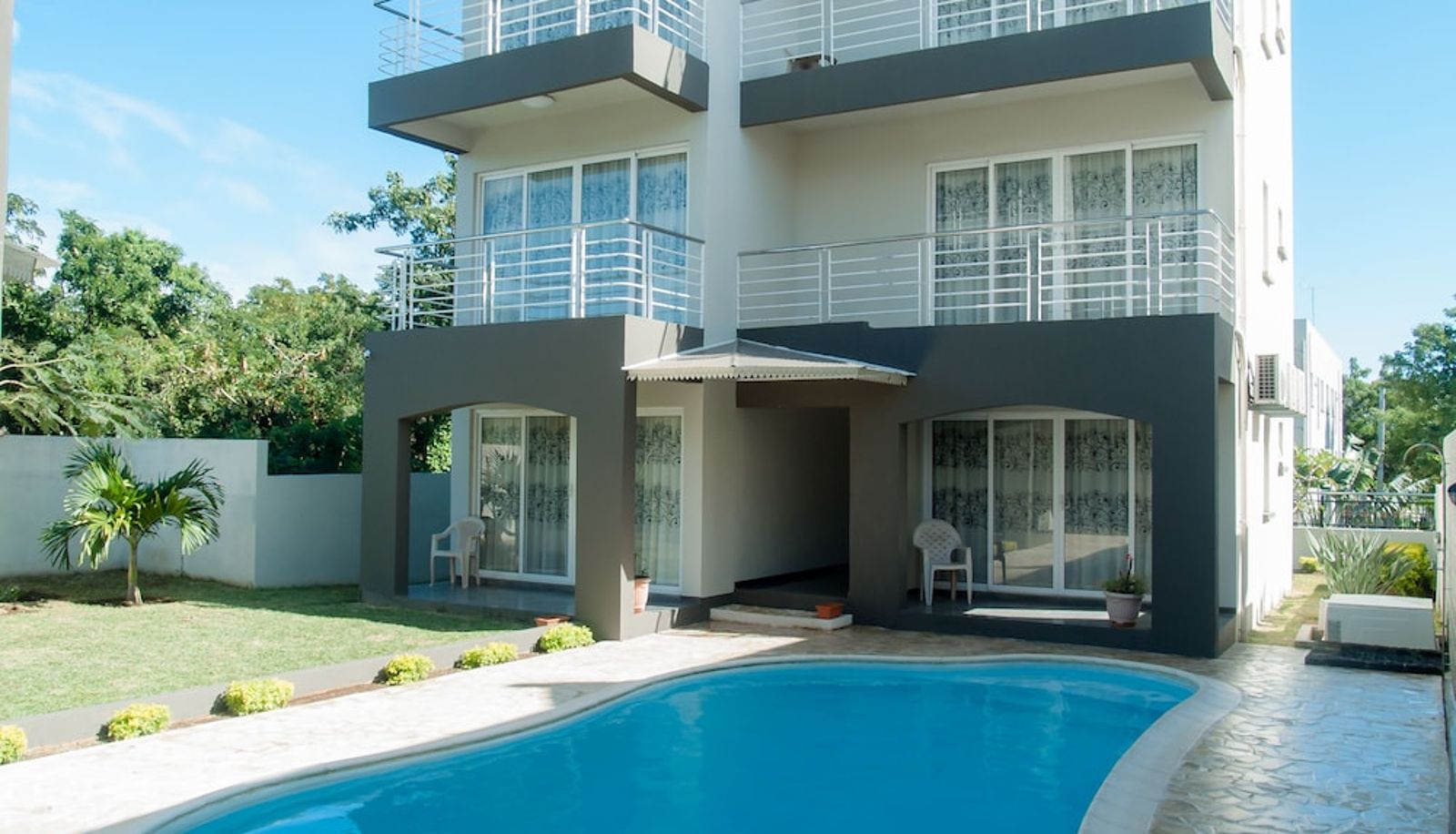 Pool - Mo Residence