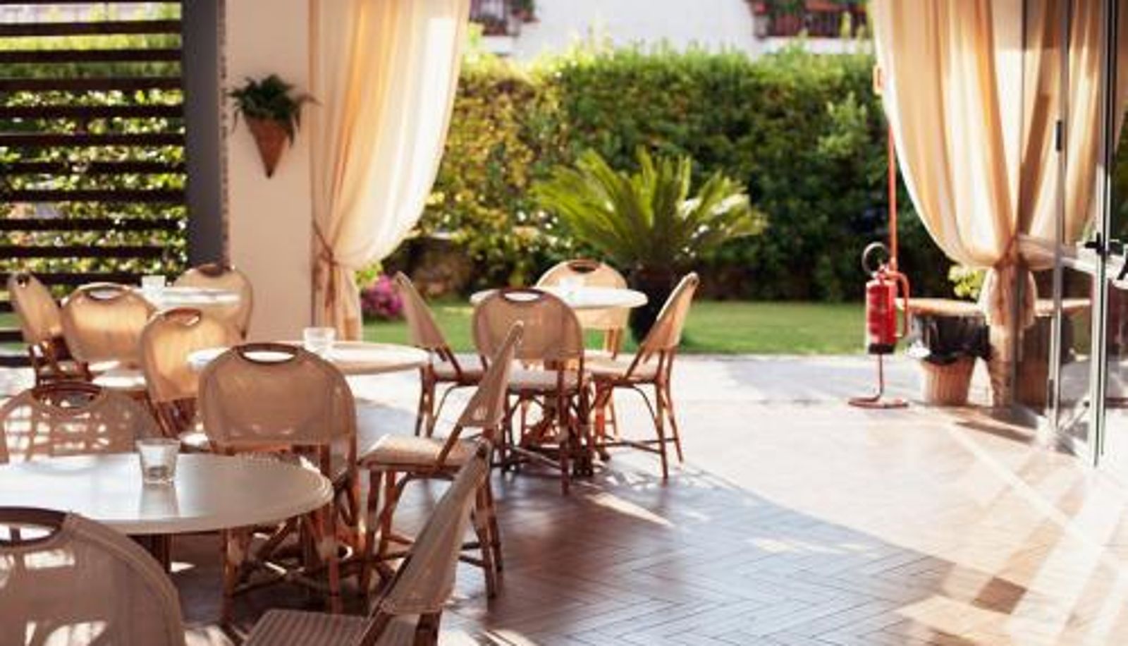 Salle de petit-déjeuner dans le restaurant - Hotel Poseidon