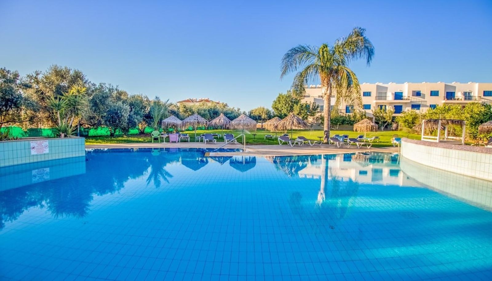 Piscina - Captain Karas Holiday Apartments