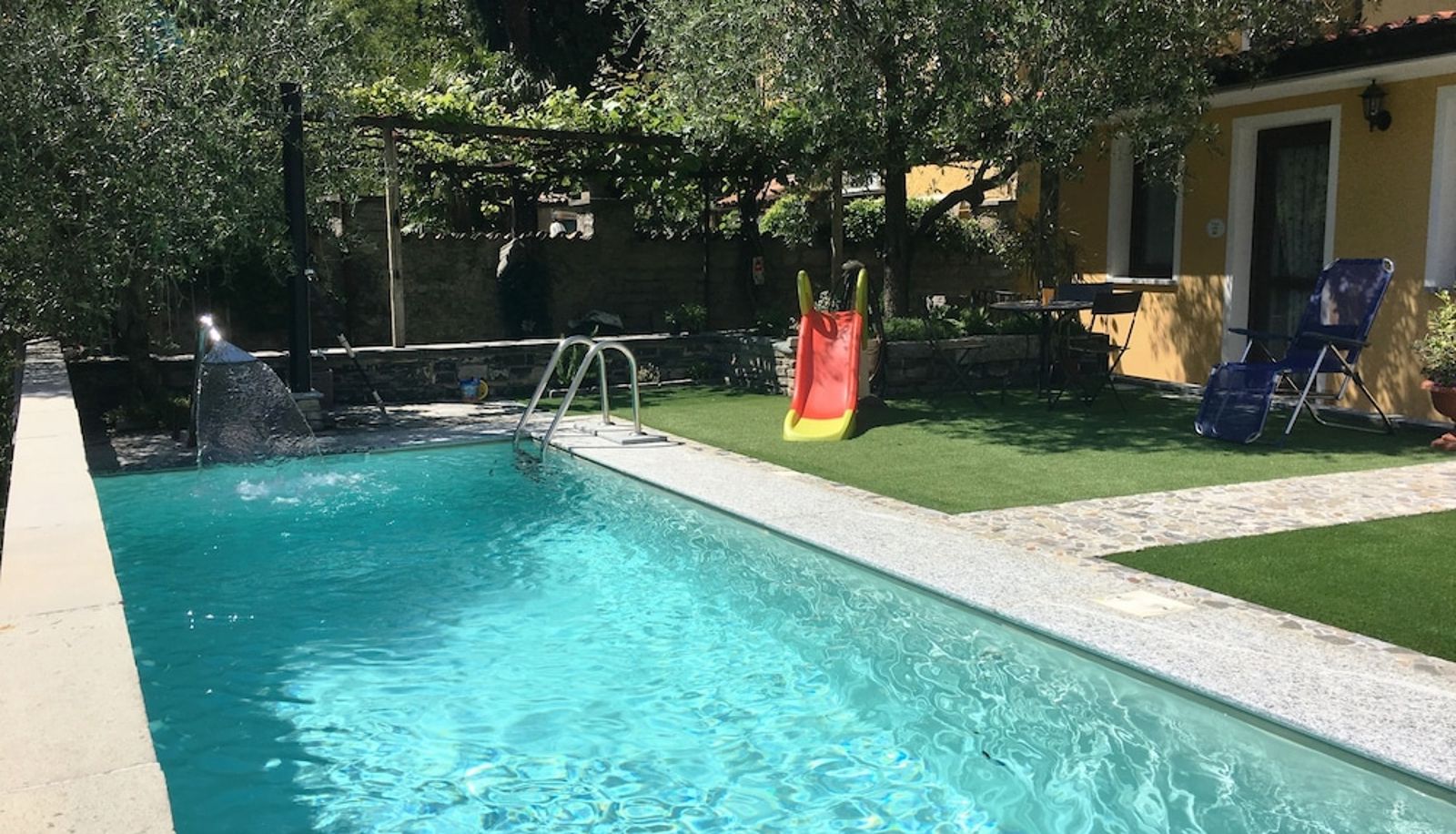 Pool - Hotel Diffuso Il Portichetto sulla collina a Vezio Perledo