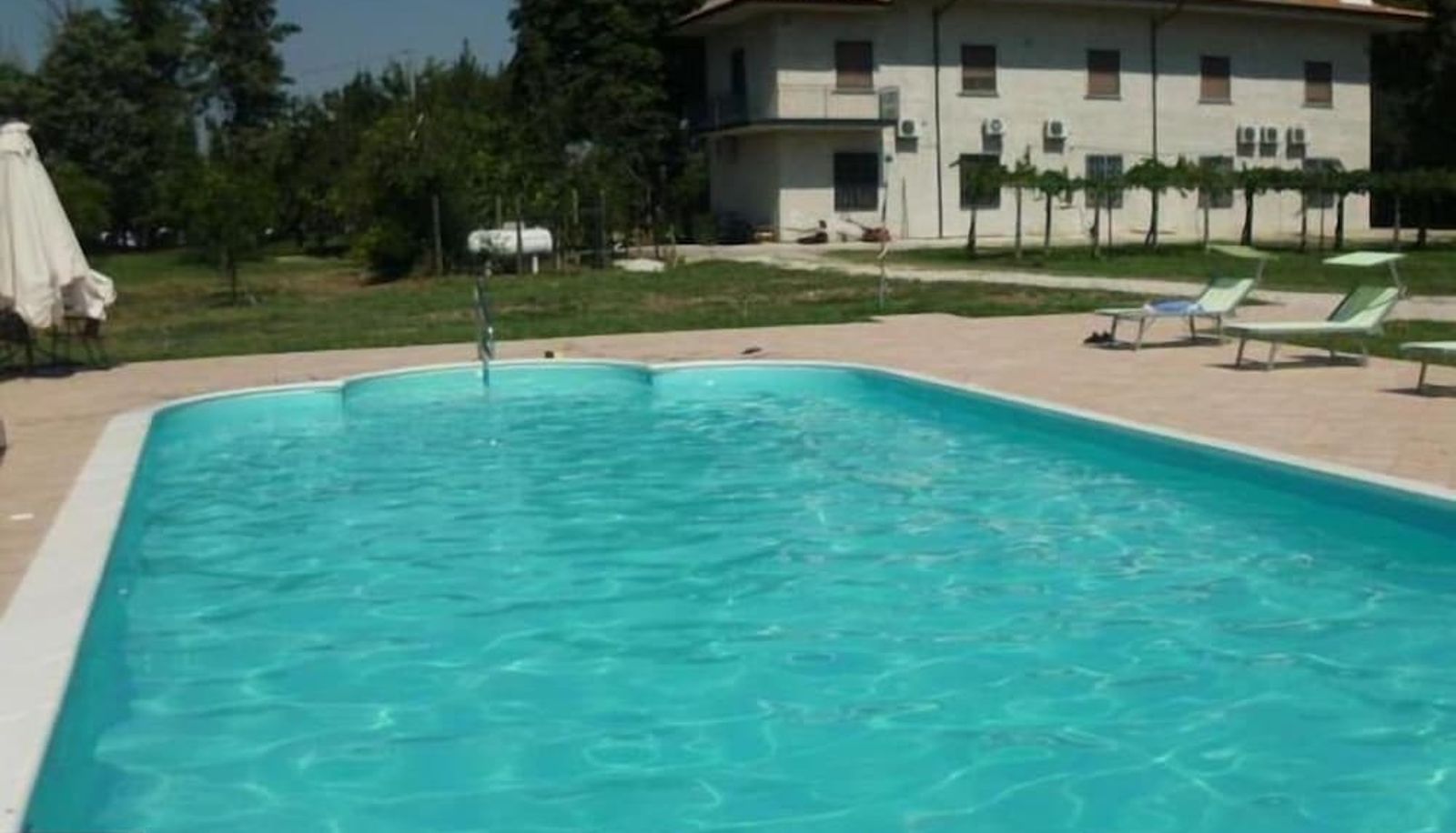 Zwembad - Country House L'Ippocastano