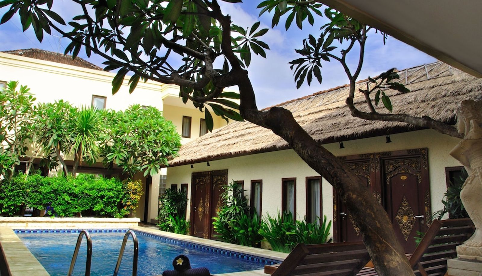 Pool - Sari Stay