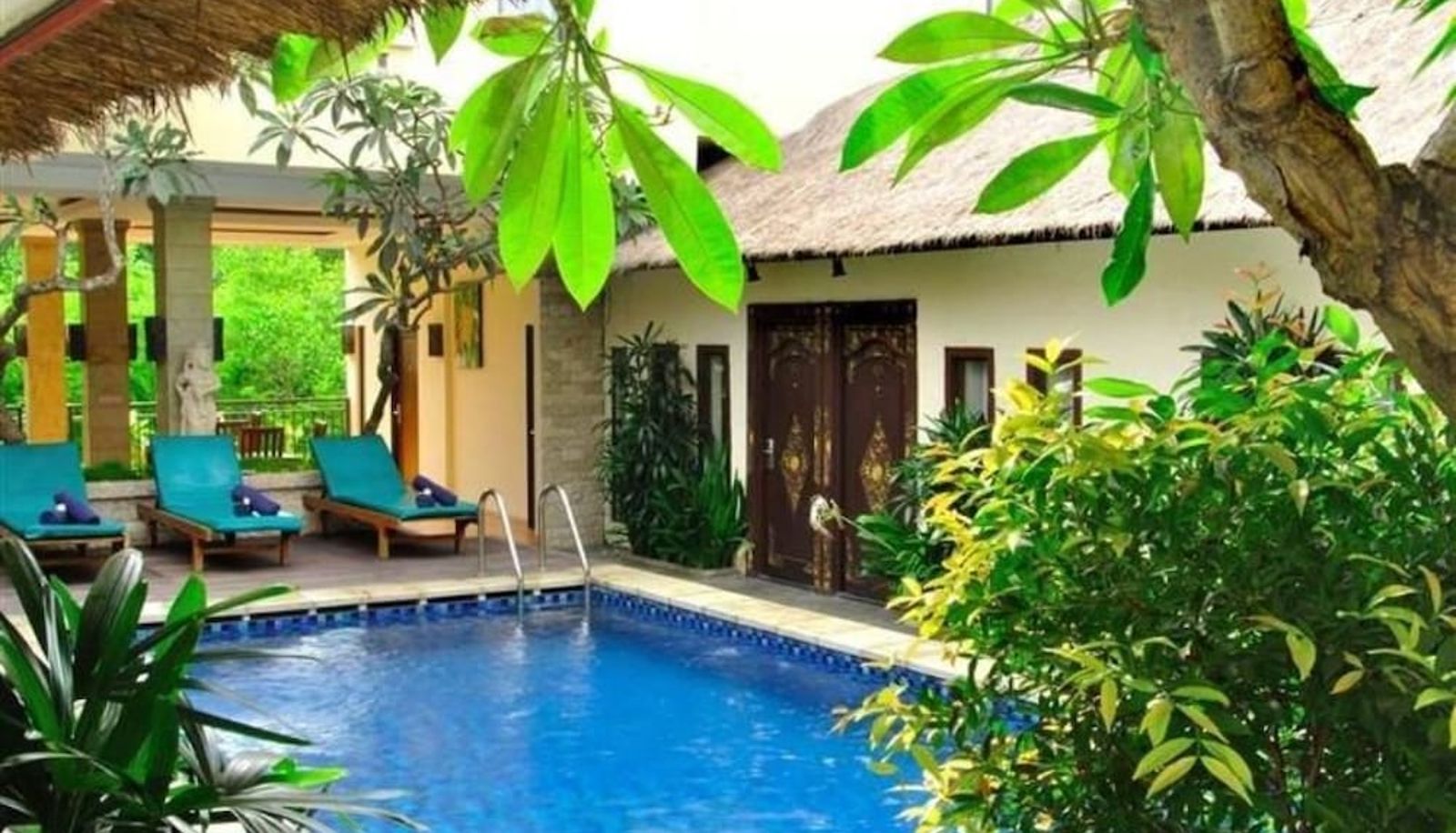 Pool - Sari Stay