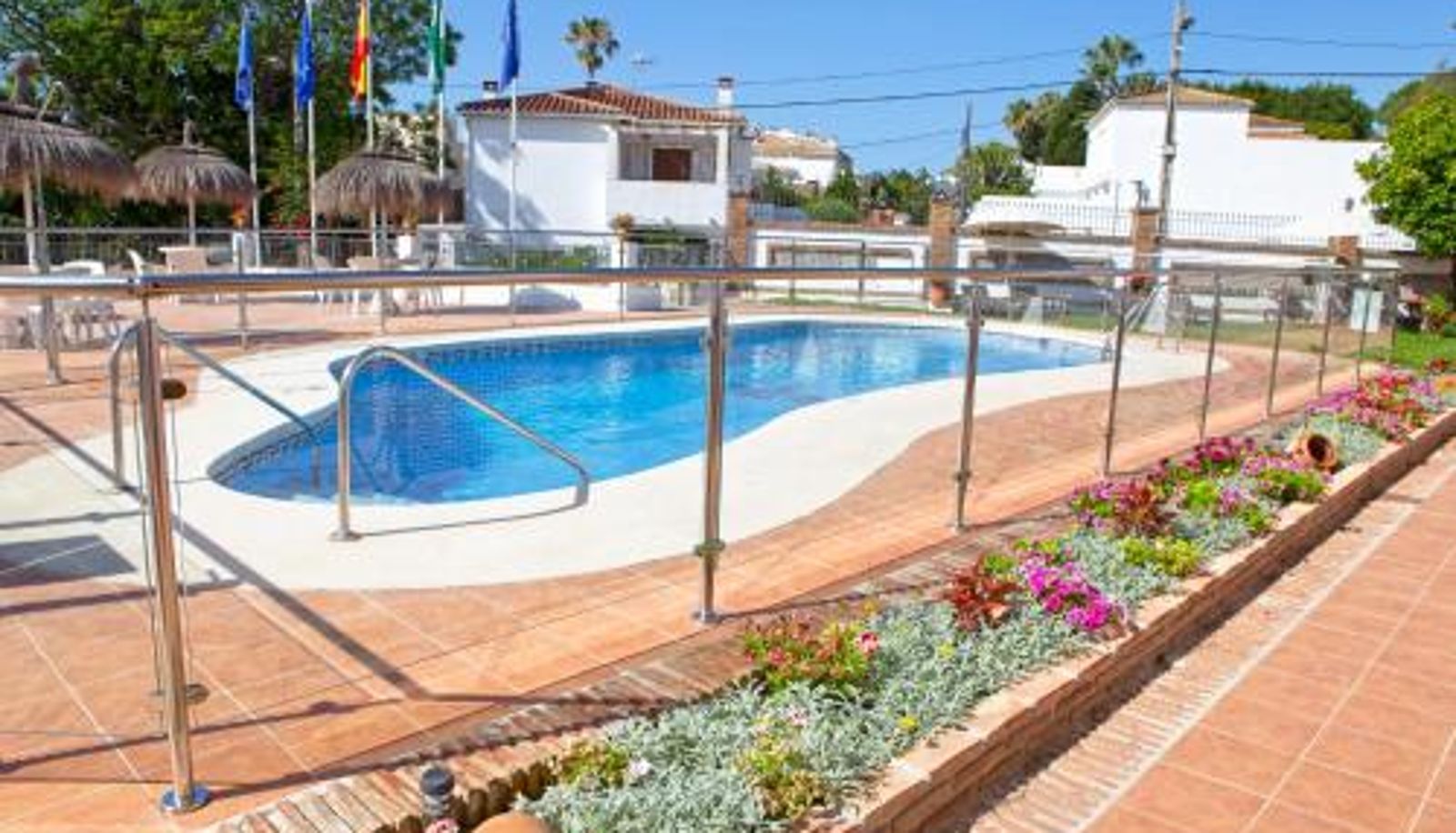 Piscina - Apartamentos La Baranda