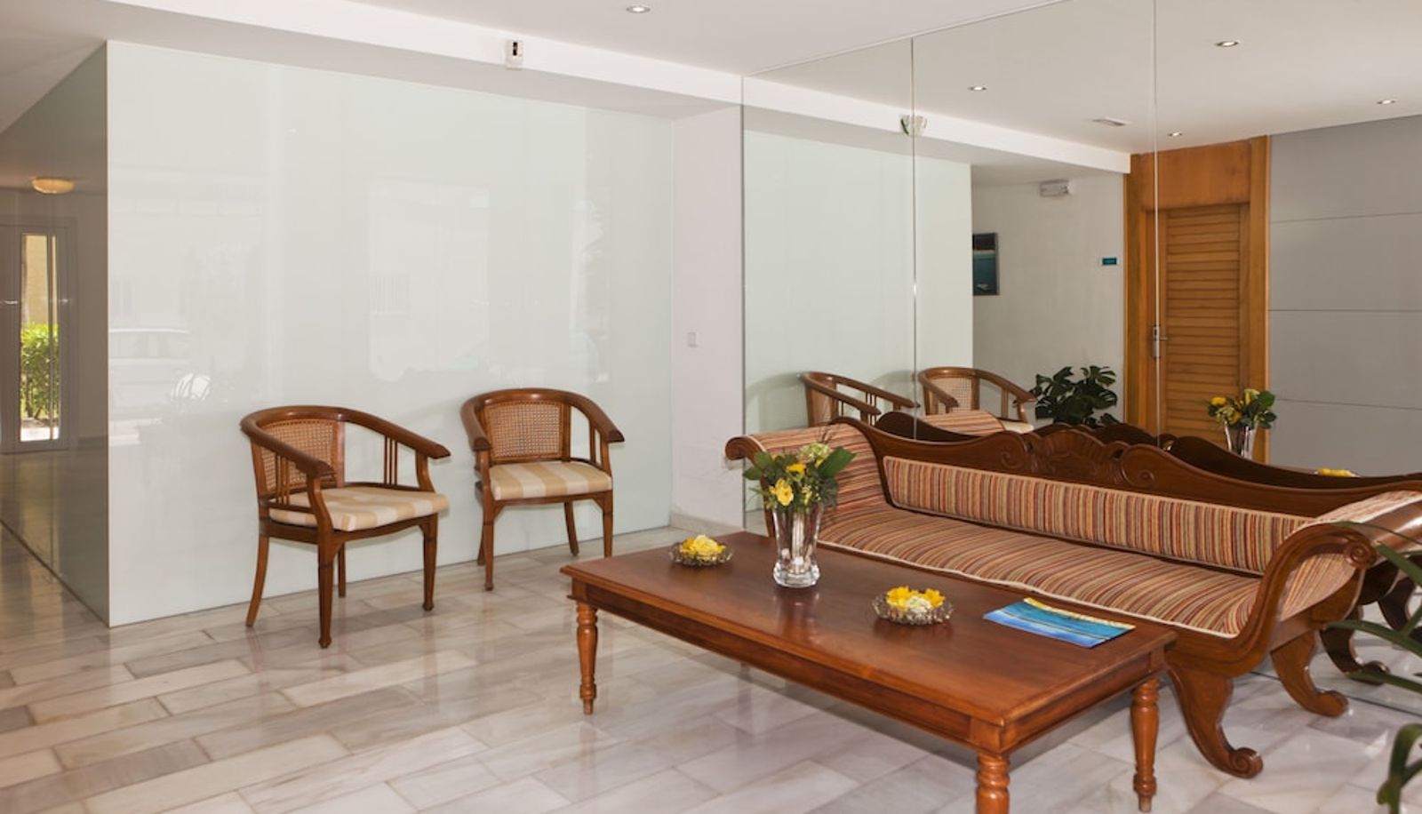 Hall - Hotel Isla de Cabrera