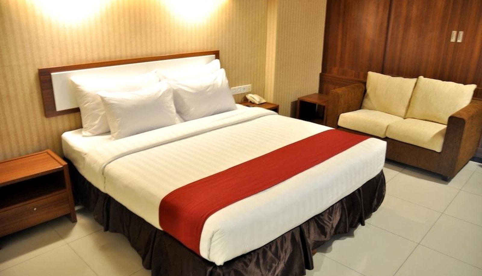 Superior room (double) - Garuda Plaza Hotel