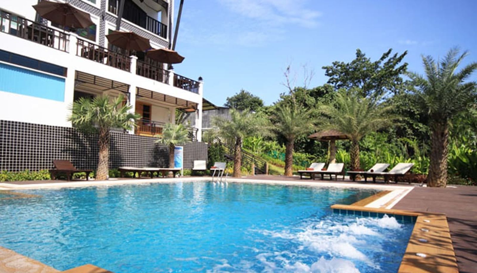 Piscina - Dee Andaman Hotel