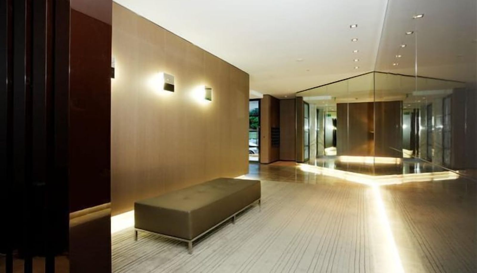 Hall - Wyndel Apartments - Clarke Street