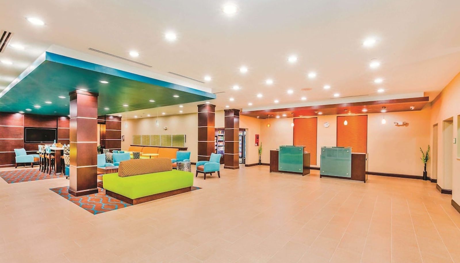 Hall - La Quinta Inn & Suites by Wyndham Cotulla