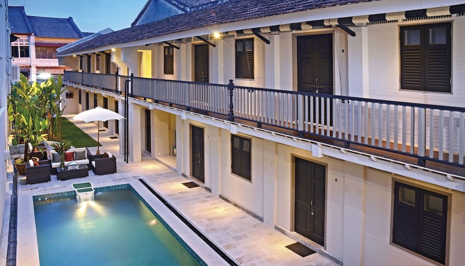 Piscina - Noordin Mews