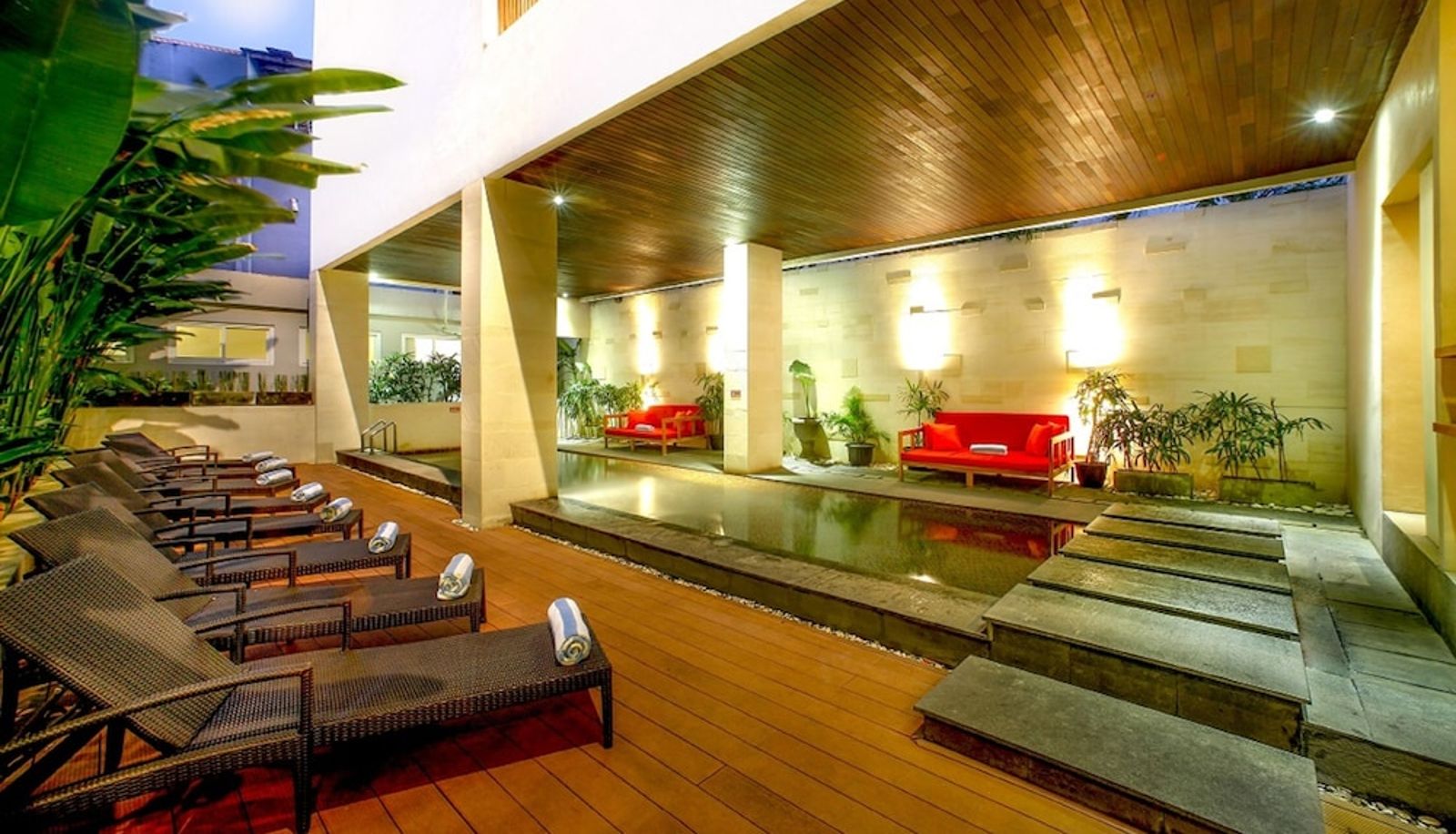 Zwembad - Euphoria Hotel