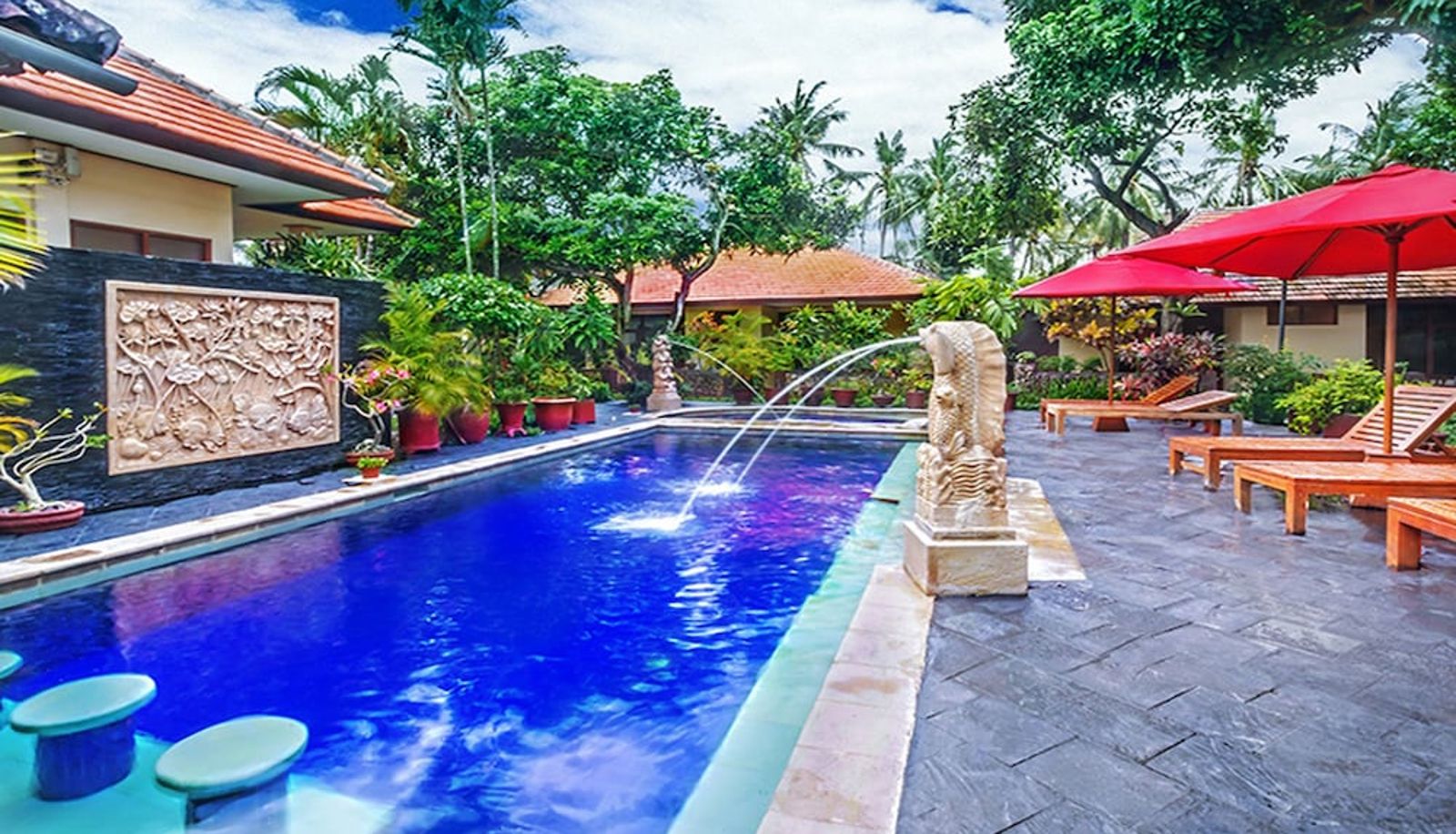 Piscina - Yulia Beach Inn Kuta