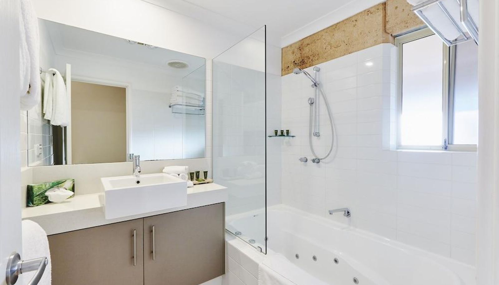 Standard room - Eight Willows Retreat