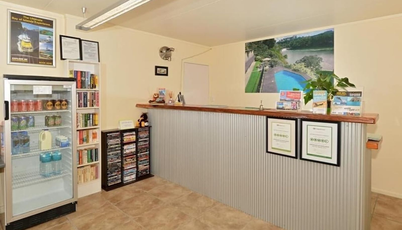 Hall - Waterfalls Estate - Motel & Campground
