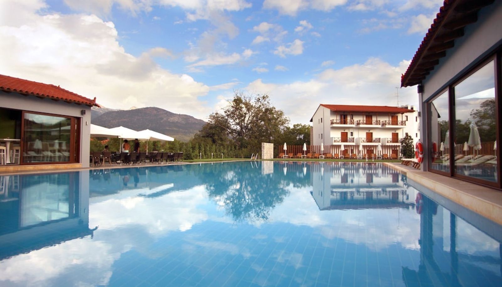 Pool - Mont Helmos Hotel