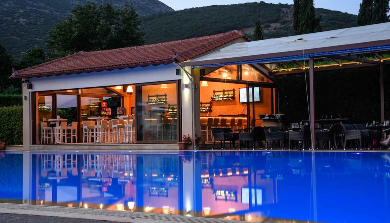 Pool - Mont Helmos Hotel