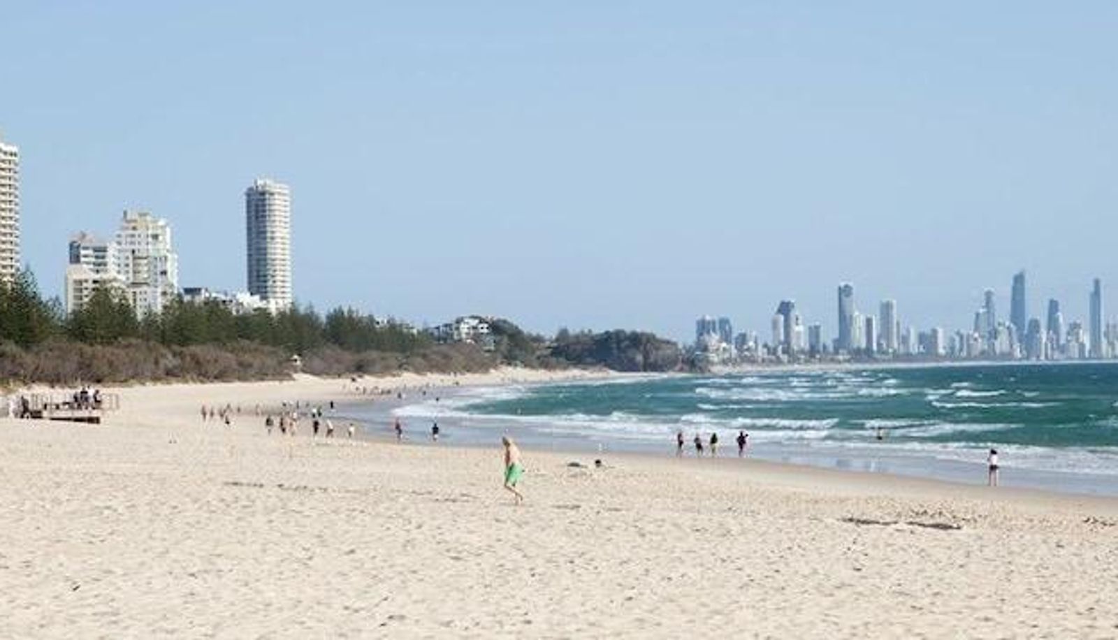 Beach - Bujerum Apartments on Burleigh