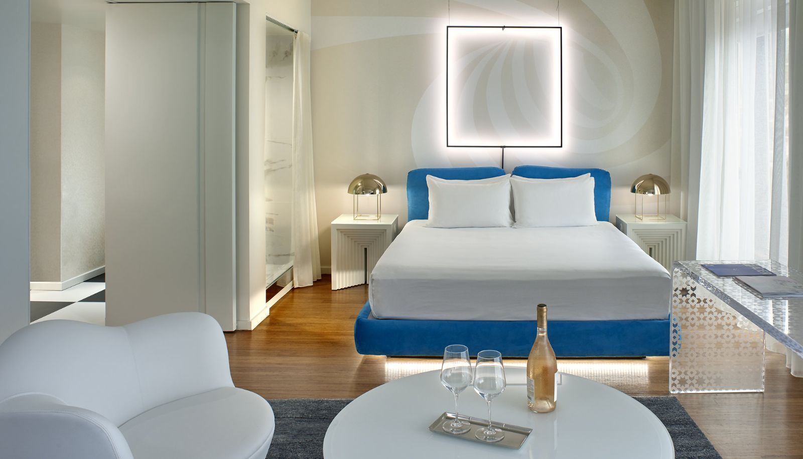 Zimmer - The Valorian Los Angeles Curio Collection by Hilton