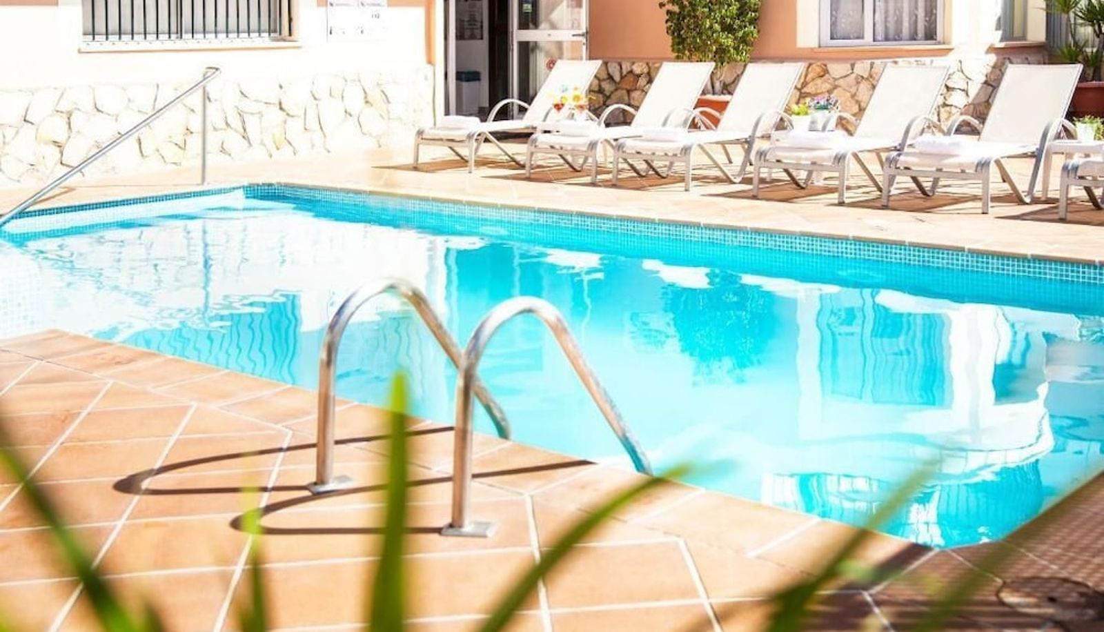 Piscine - Martinez Apartments