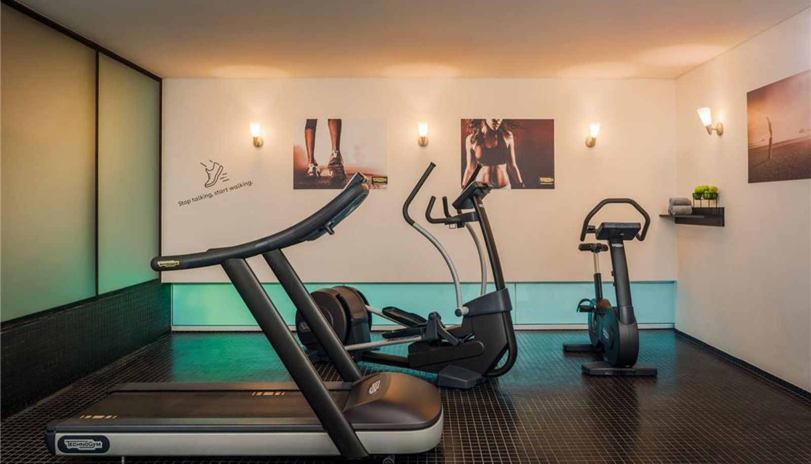 Zona de bienestar y gimnasio - INNSiDE Düsseldorf Seestern