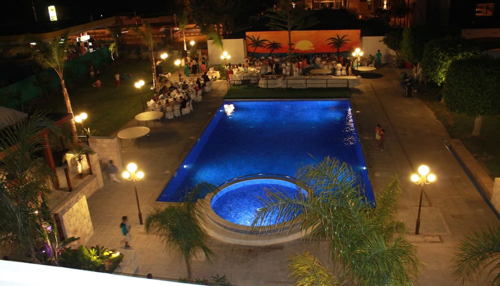 Pool - The Caravel Hotel