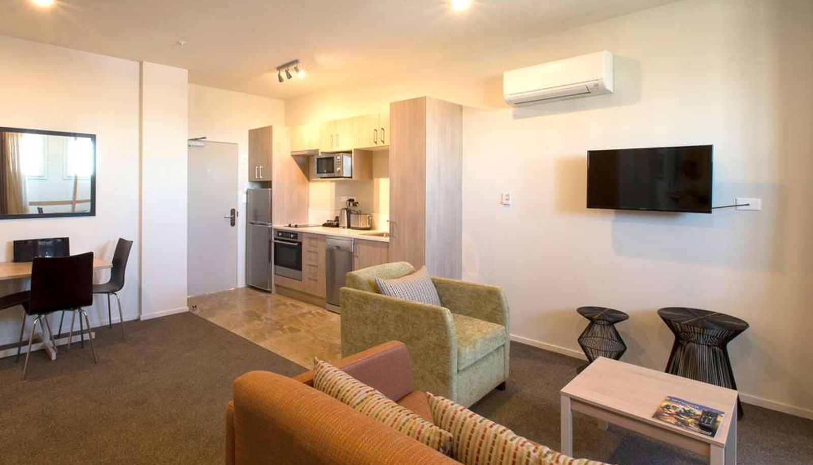 Zimmer - Ramada Suites by Wyndham Christchurch City