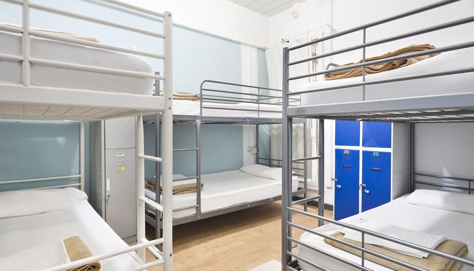 Budget room (single) - Casa Barcelo Hostel