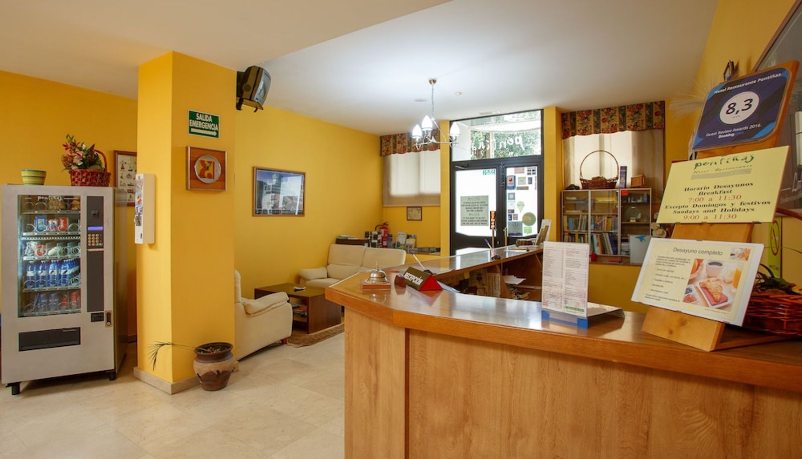 Hall - Hotel Pontiñas