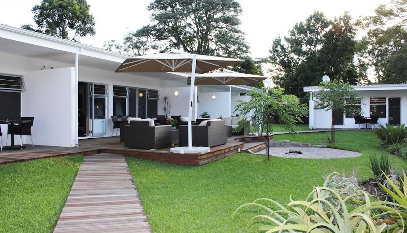 Hotel outdoor area - InnZululand Guest Lodge