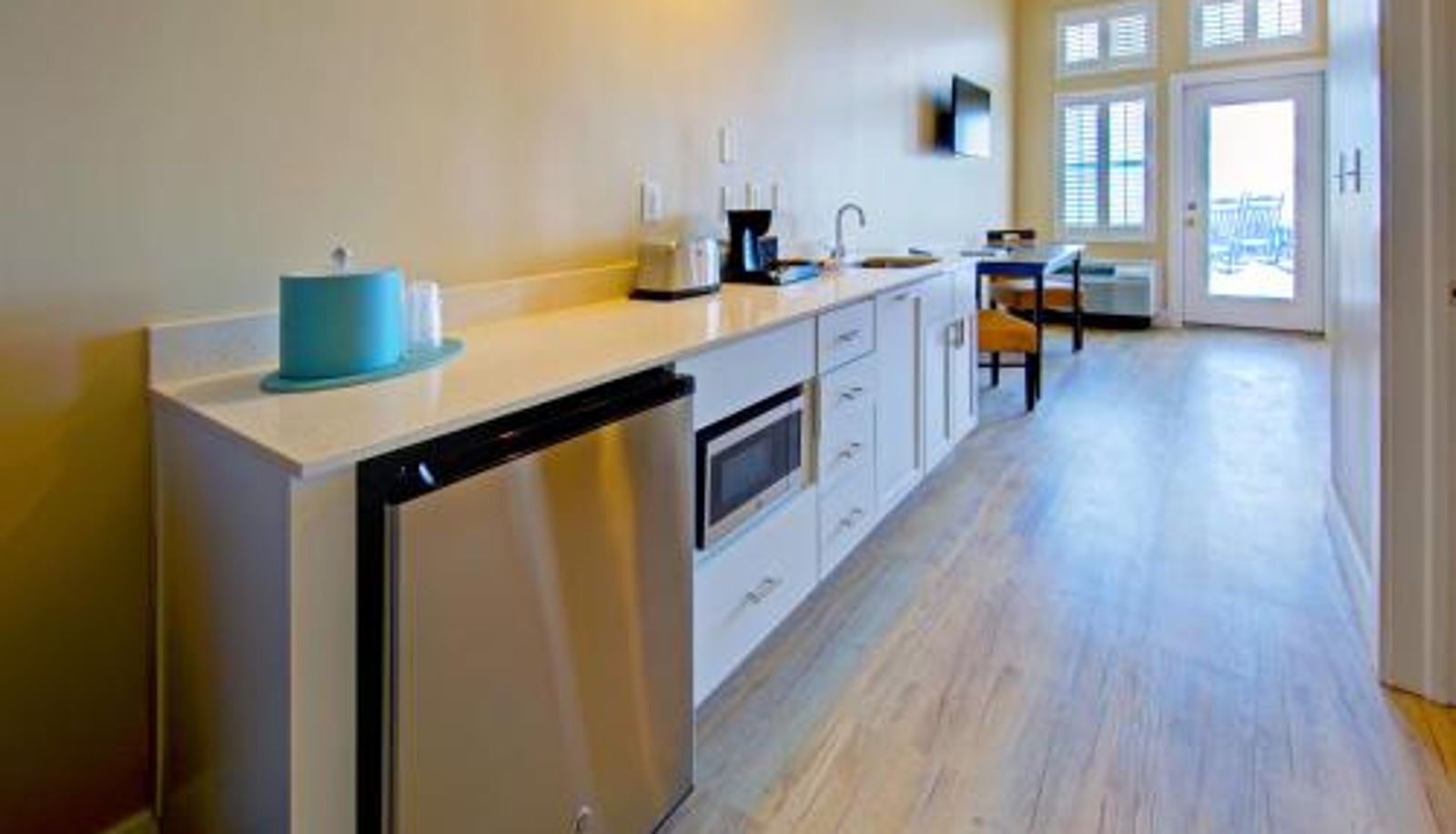 Küche - Commander Hotel & Suites