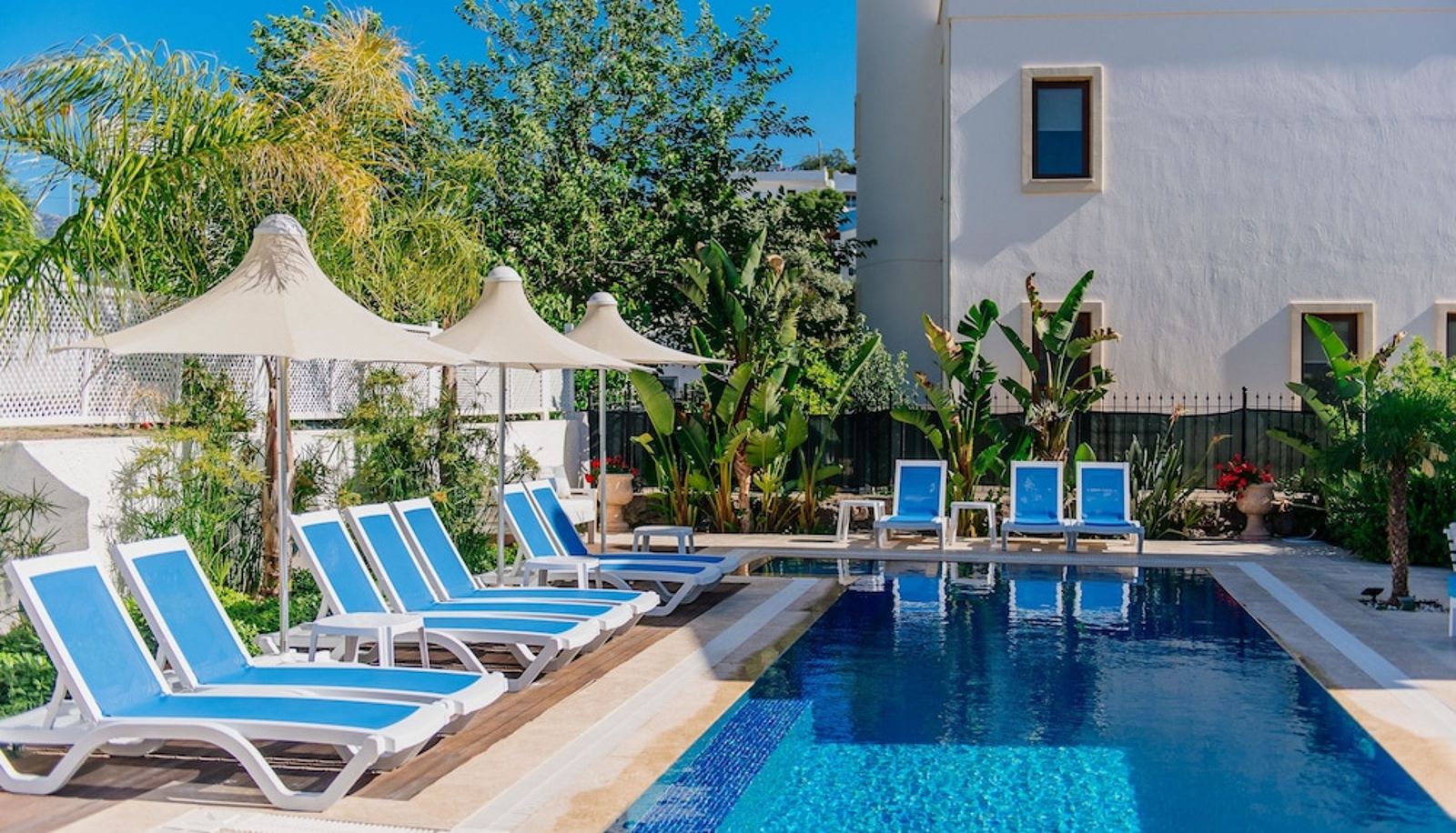 Pool - Via Farilya Hotel