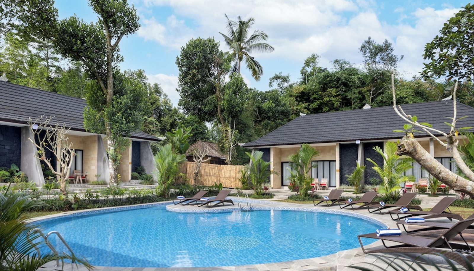 Pool - Senetan Villas and Spa Resort