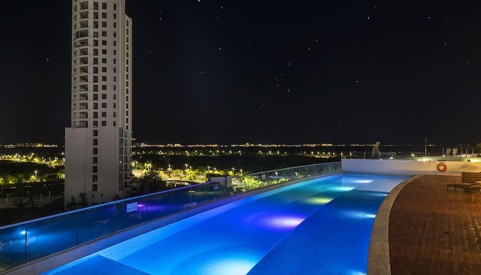 Piscine - Suites Malecon Cancun