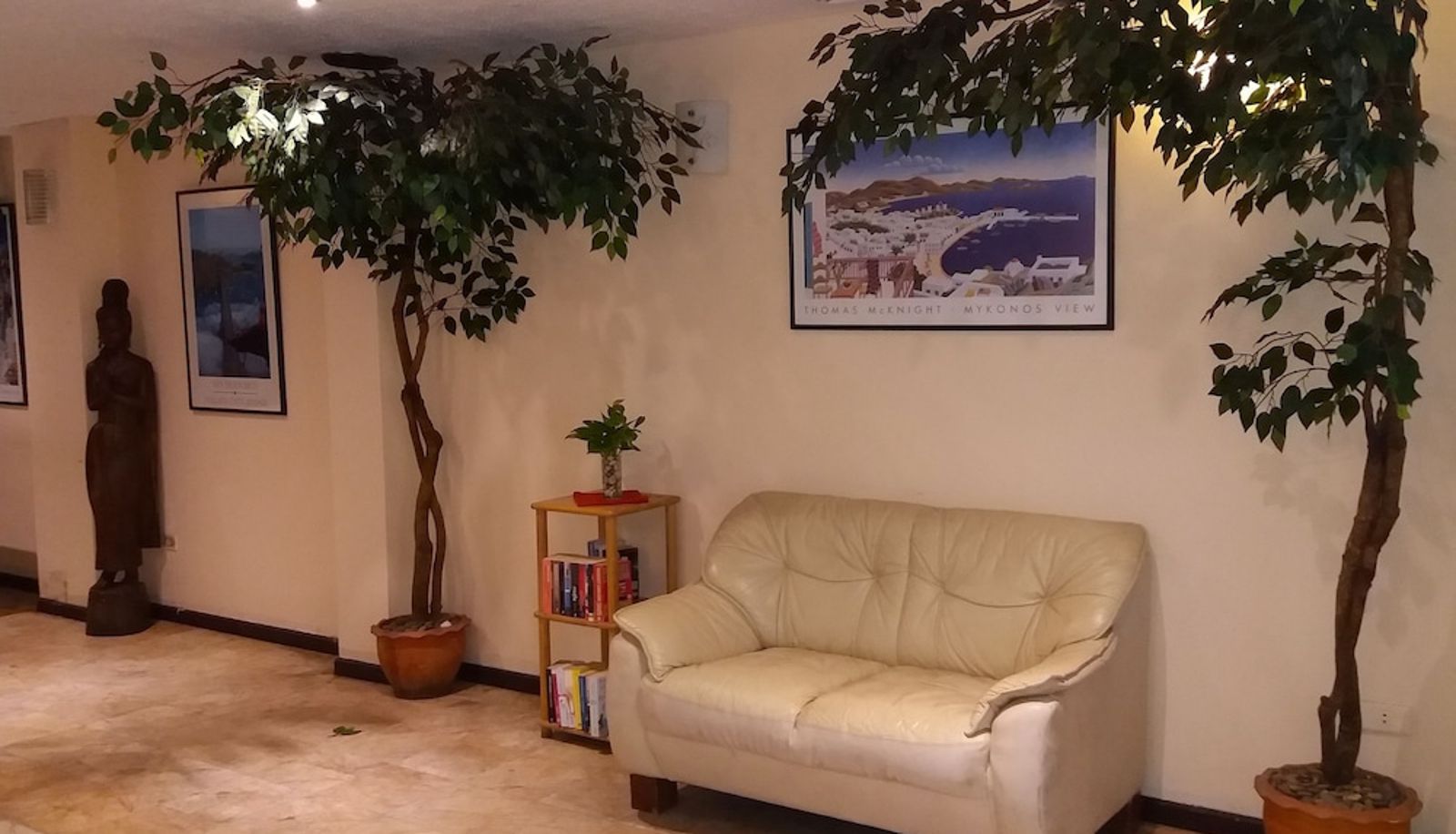 Hall - Paradise Inn