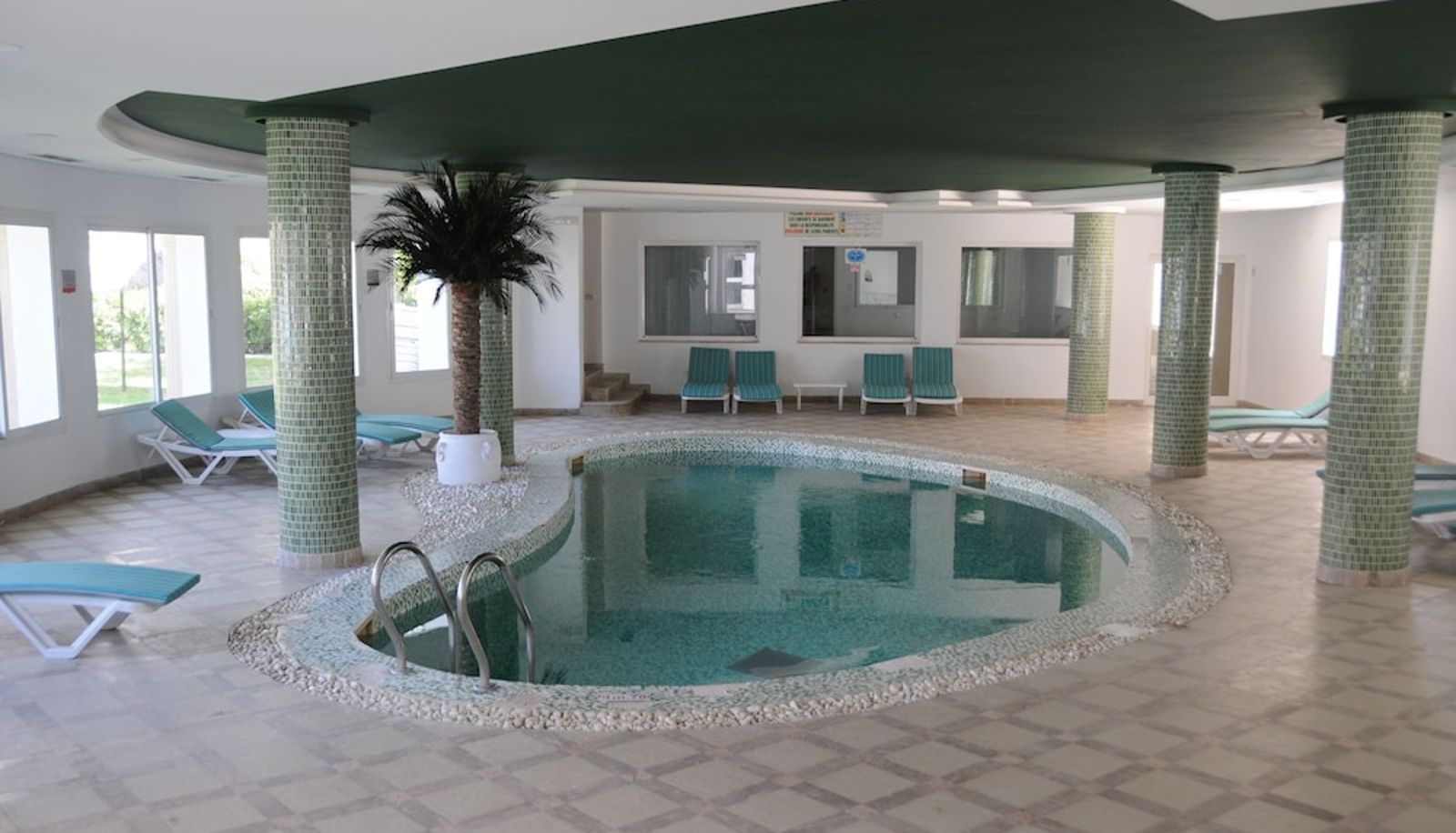 Piscina - Hotel Menara