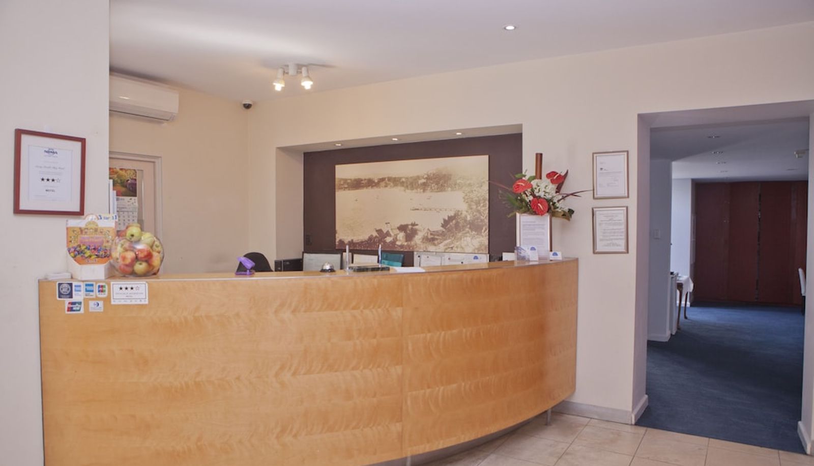 Recepcja - The Savoy Double Bay Hotel