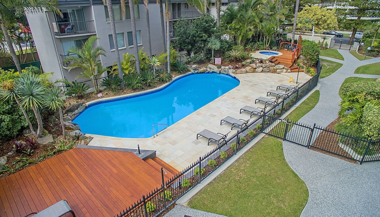 Pool - Baronnet Apartments