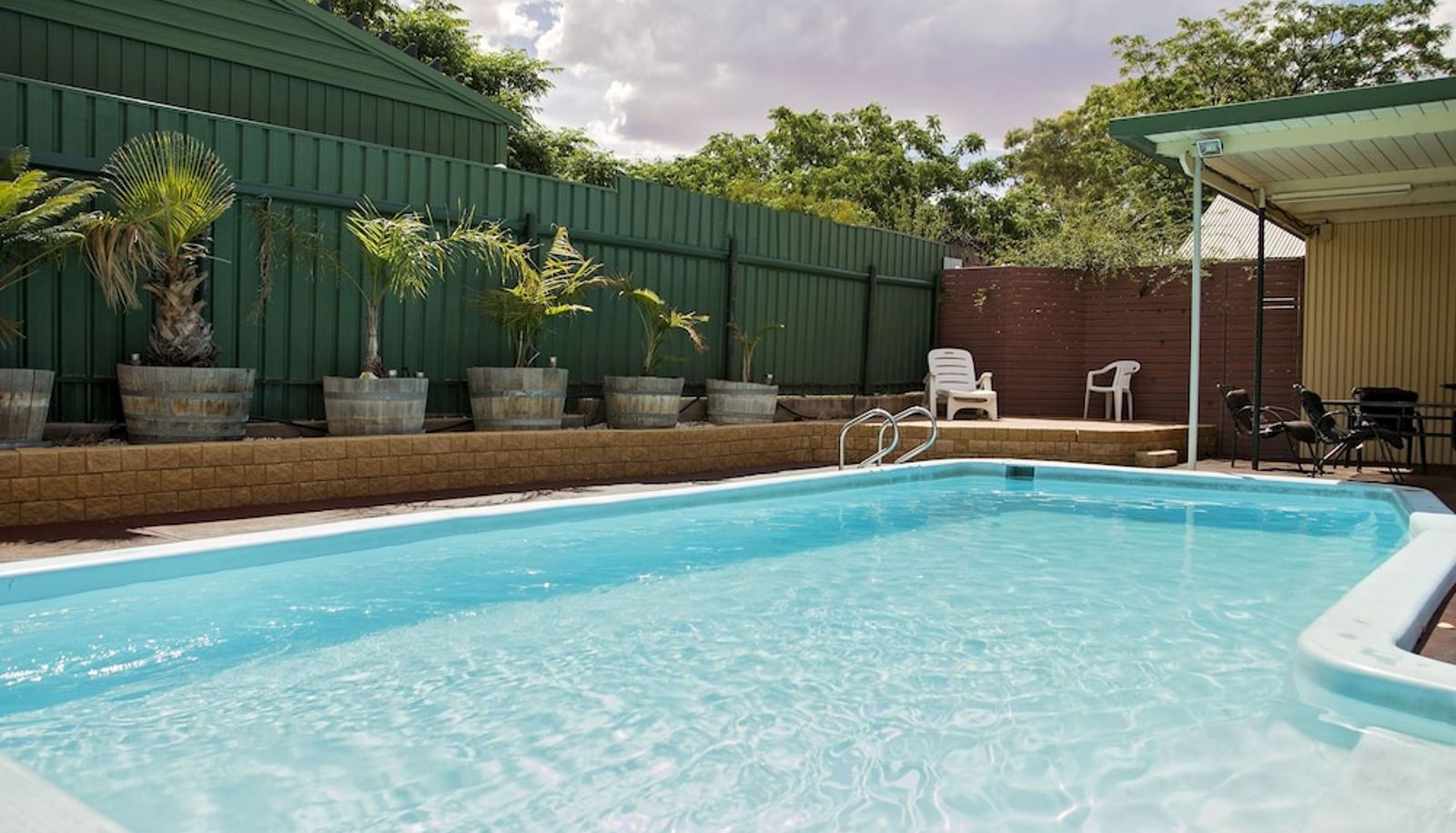 Pool - Lodge Outback Motel