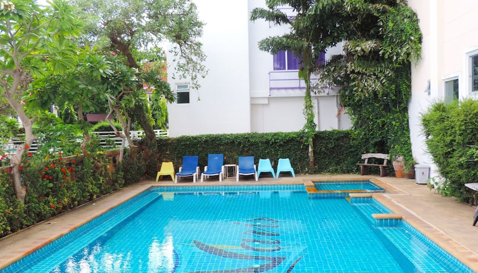 Piscina - Naris Art Hotel