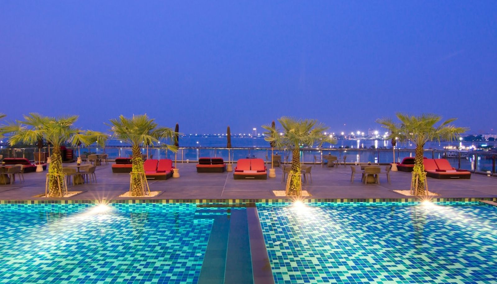Basen - Way Hotel Pattaya