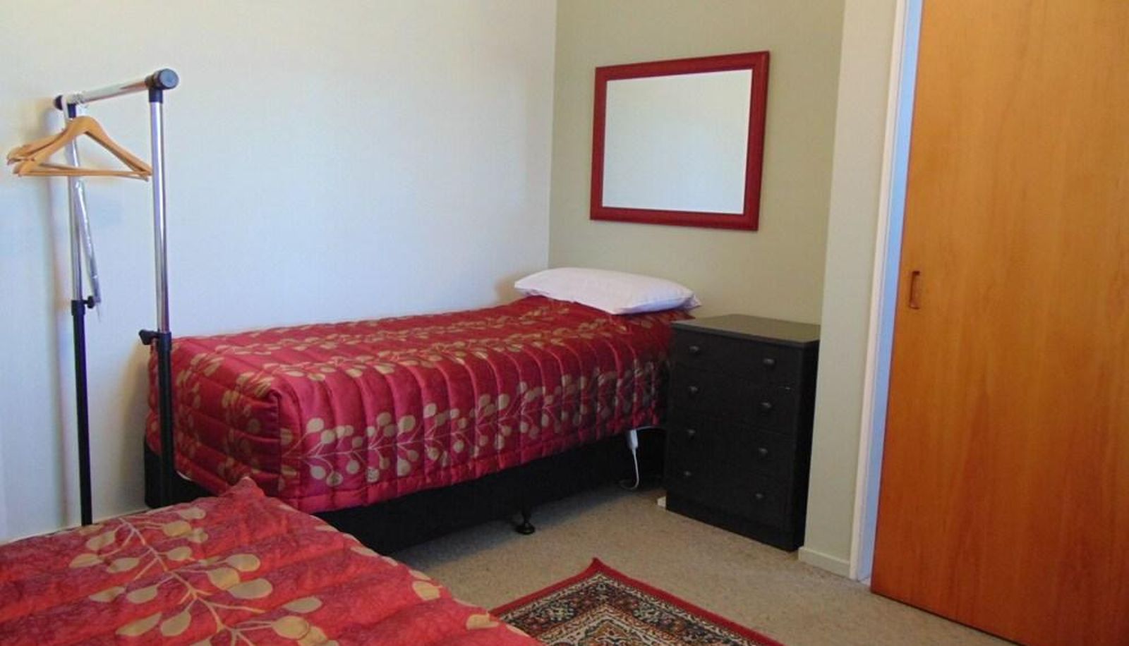 Standard room - Redwood Lodge