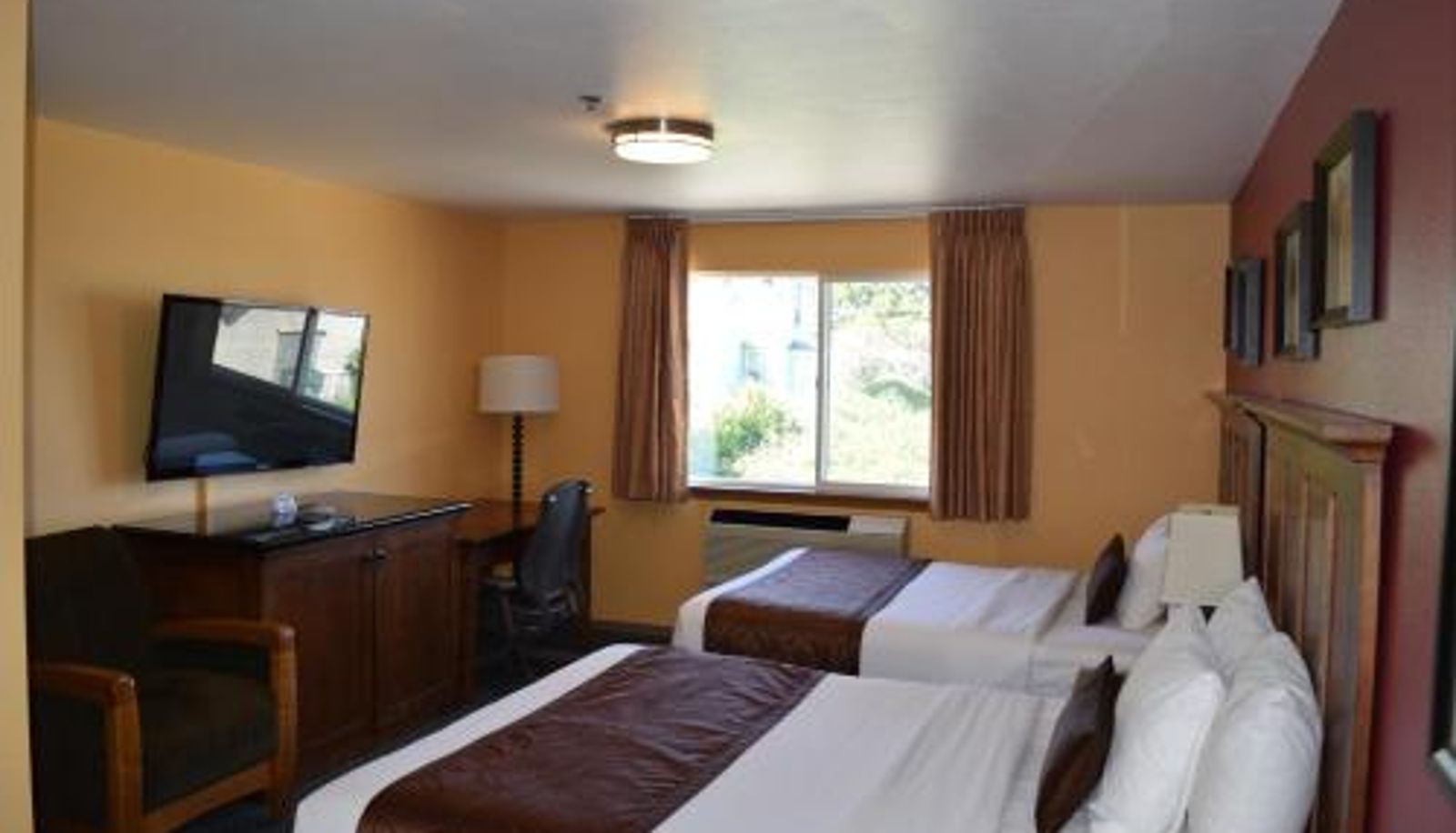 Room - The Royal Victorian Motel