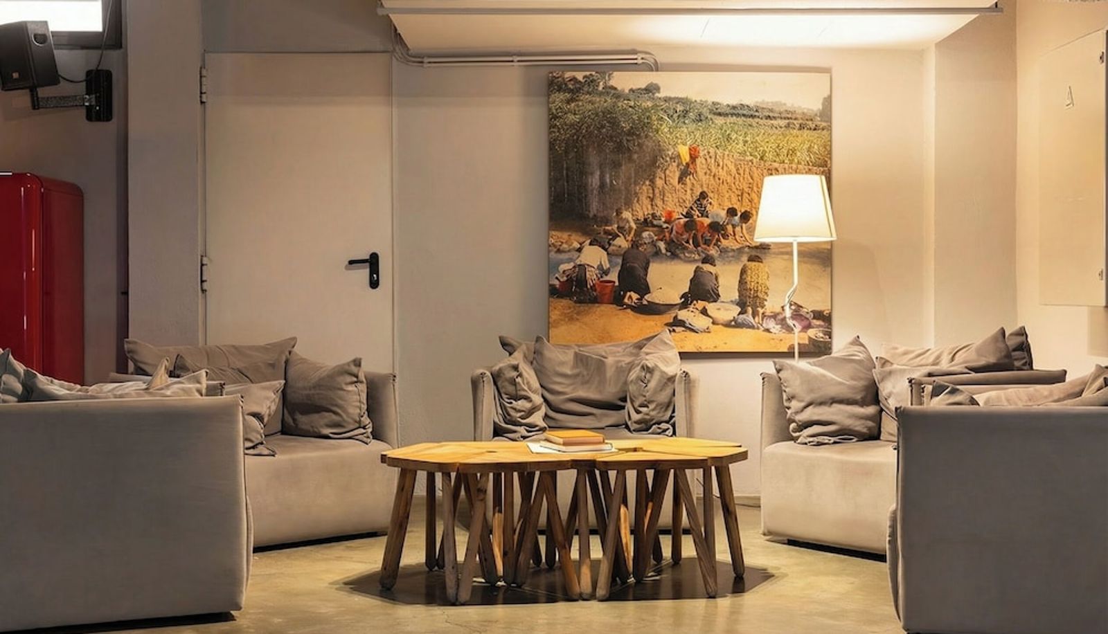 Hall - The Lisbonaire Apartments