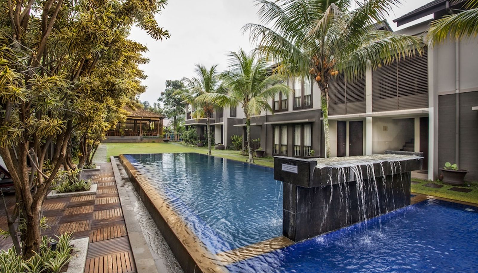 Pool - Summer Hills Hotel