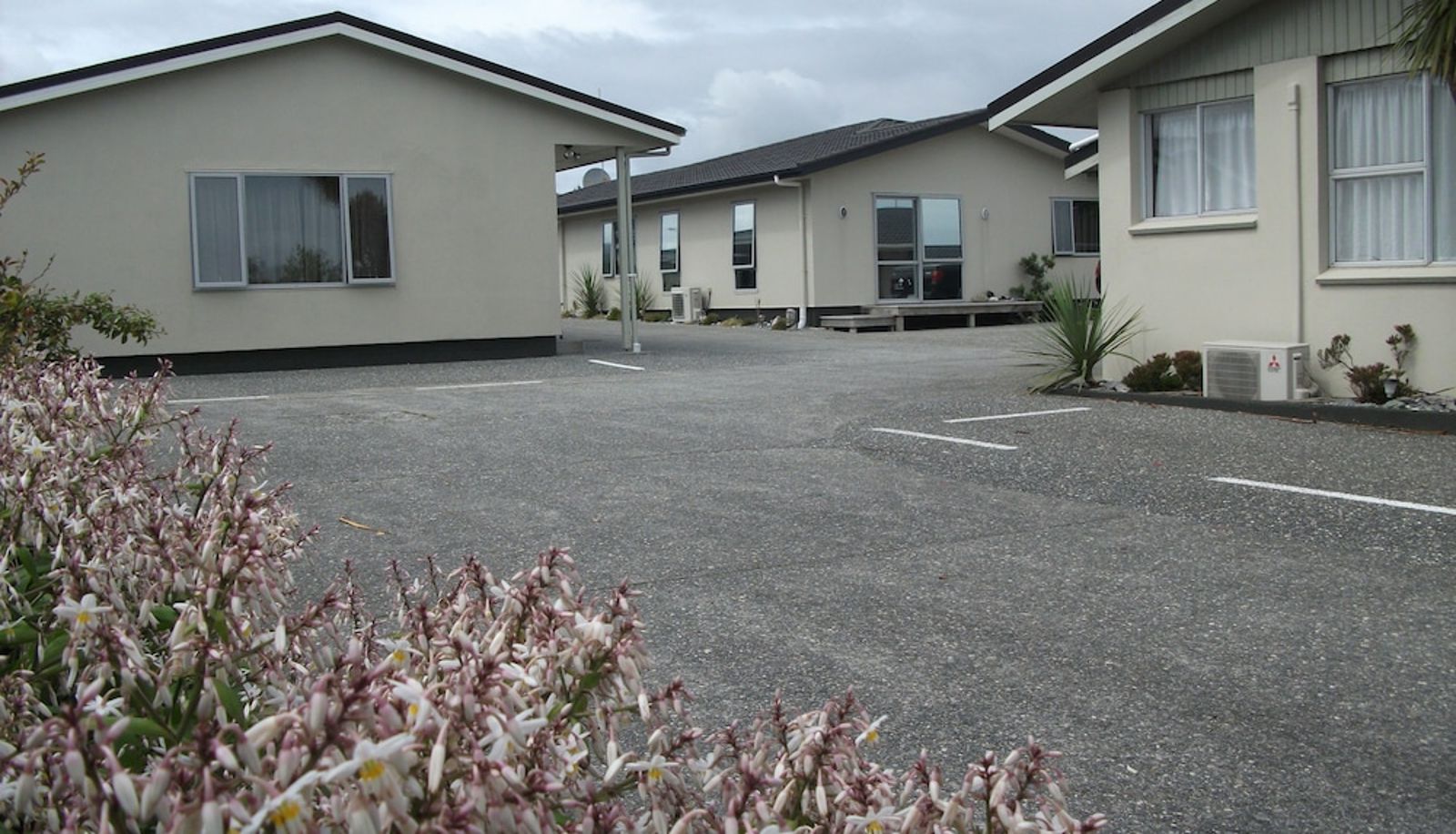 Area esterna dell'hotel - Scenicland Motels