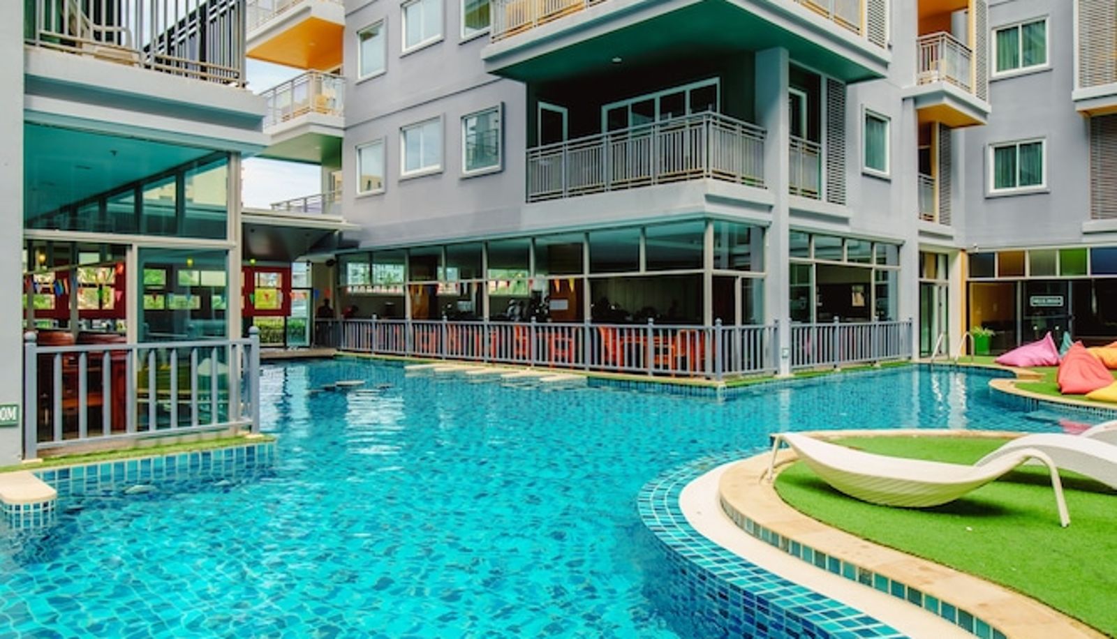 Basen - Elite Suites Patong